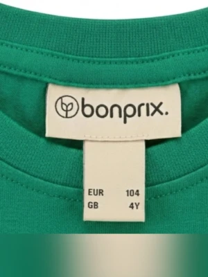 Grön t-shirt från Bonprix barn - Säljer en oanvänd t-shirt från bonprix med ett lekfullt "Monster Fun"-tryck på bröstet. Den är i nyskick och redo för sin första ägare!  Tröjan är GOTS-certifierad, vilket garanterar att den är gjord av ekologiskt material under schyssta villkor – det bästa alternativet för barnets hud och miljön.  Storlek: 104 (ca 4 år / 104 cm)  Material: 100% Ekologisk bomull  Skick:Helt ny/ oanvänd