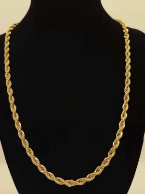 Oanvänt nytt Cordell halsband i rostfritt stål guldpläterad / 55cm / 5mm, kommer i fin smyckesask. - Oanvänt nytt Cordell halsband i rostfritt stål guldpläterad / 55cm / 5mm, kommer i fin smyckesask.