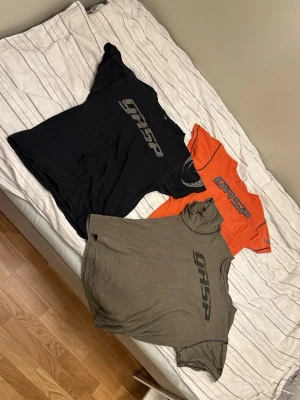 3st Gasp T-shirts - Tre Gasp tröjor i storlek M