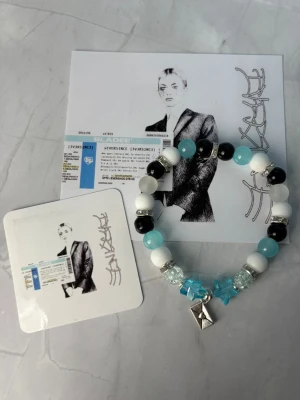BLADEE//EVERSINCE - bracelet - ⭐️1st bracelet, sticker included ⭐️ ✨🤍 FREEBIES (godis & random stickers) ingår i alla beställningar över 70kr 🤍