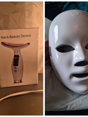 Elektrisk Neck Beauty Device och en ledmask med 7 olika färglägen - Elektrisk skönhetsapparat för halsen med digital display och flera lägen. Vit och silverfärgad med rosa detalj på behandlingsytan. Perfekt för hudvård och massage av halsområdet. Laddas med USB-kabel och är enkel att använda hemma.