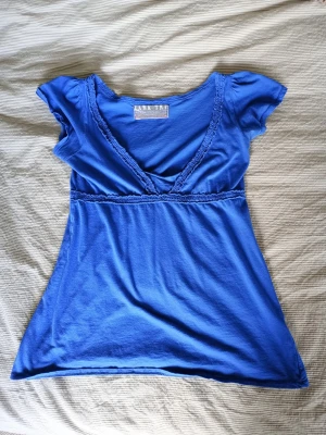 Vintage babydolltopp - Superfin blå vintage urringad babydolltopp! Från Zara TRF. Passar S och M. Skönt material💕 FRI FRAKT TILLS 17 MAJ