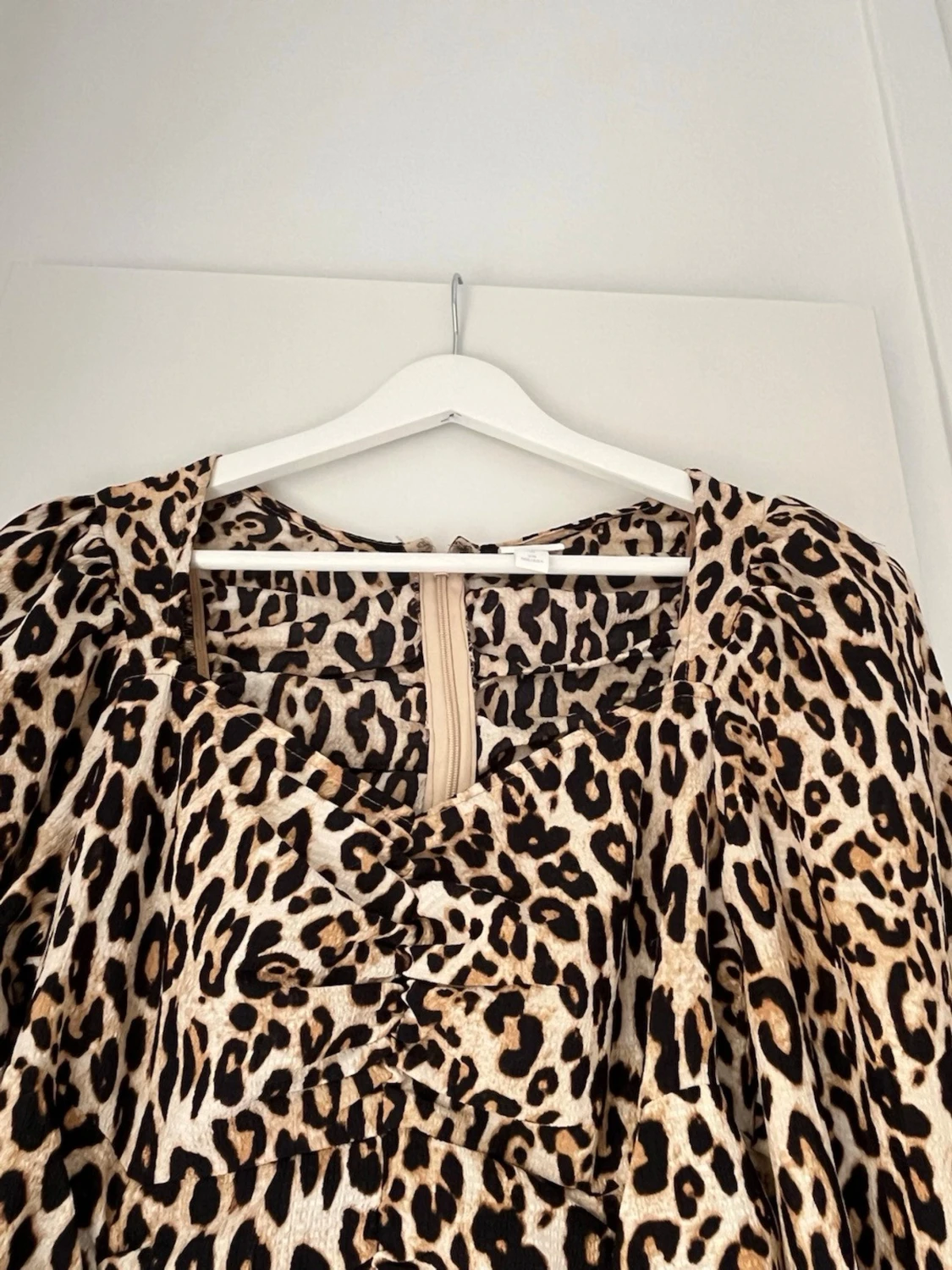 Leopardmönstrad kort klänning - 1