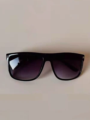 R@yban liknande solglasögon (INTRESSEKOLL) - Tjena! Tänkte köra en intressekoll på dessa feta solglasögon. Dem är nästan identiska med Rayban, form, färg och kvalité. Enda skillnaden är att dessa inte har någon Rayban logga, vilket är det man betalar för annars. Skicka ett pm vid intresse, skicka bud. (Obs: köp inte annonsen då det är en intressekoll!)