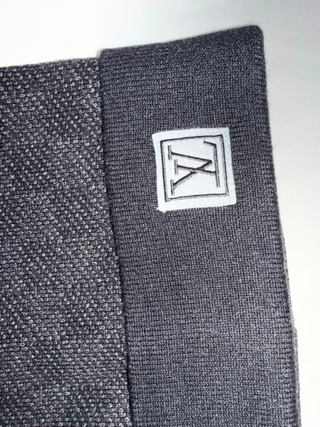L.V - 1