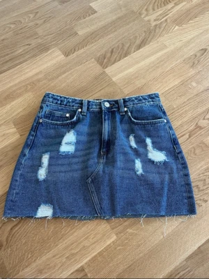 Blå jeans kjol i storlek M från H&M - Blå jeans kjol i storlek M från H&M