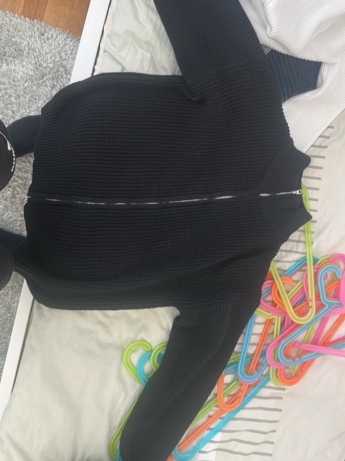Svart stickad ziptröja