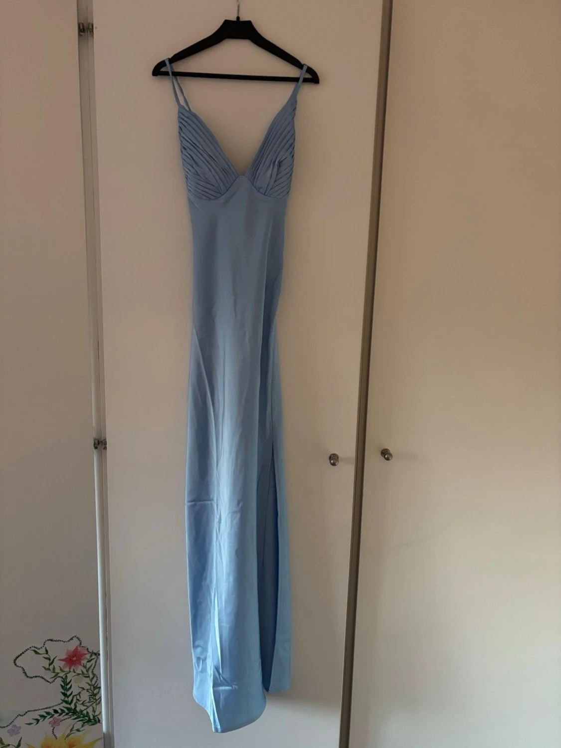 Ljusblå långklänning med slits - 2