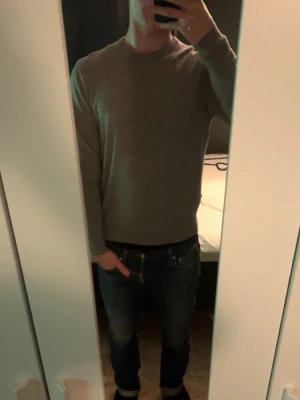 Grå sweatshirt  - Grå sweatshirt - Storlek: XS - Aldrig använd - Material: Merinoull - Nypris: 499kr - Mitt pris: 179kr - hör av dig vid funderingar 💫