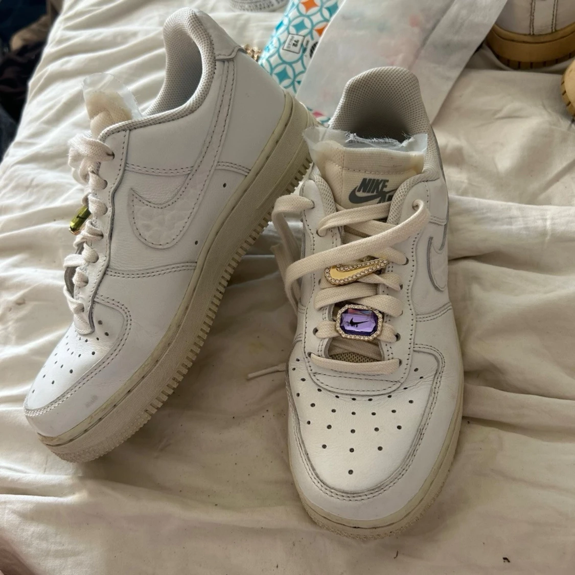 Nike Air Force 1 Med Guld Detaljer - 3