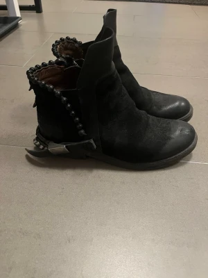 A.S.98 stövlar  - Säljer dessa stövlar åt min mamma då de inte kommer till användning.