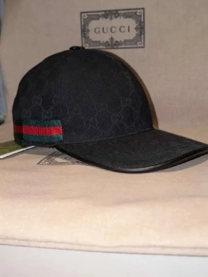 Keps - Helt ny aldrig använd med tagsen på. Dustbag ingår ej. Skriv om ni vill köpa