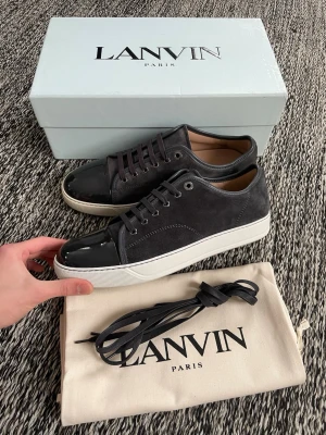 Lanvin skor(nya) - Två par splitter nya lanvin elefant grey. Allt og medföljer, denna modell säljs ej längre! Uk7 och uk8