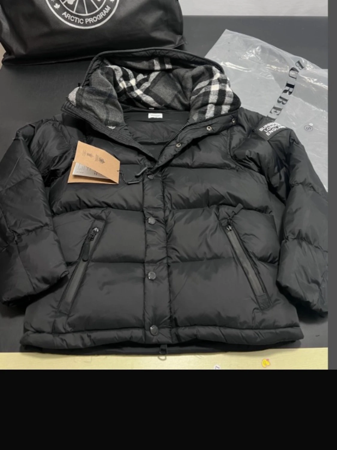 Svart dunjacka från Burberry - 1