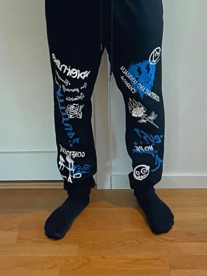 Mjukisbyxor  - Svarta mjukisbyxor. Storlek S.