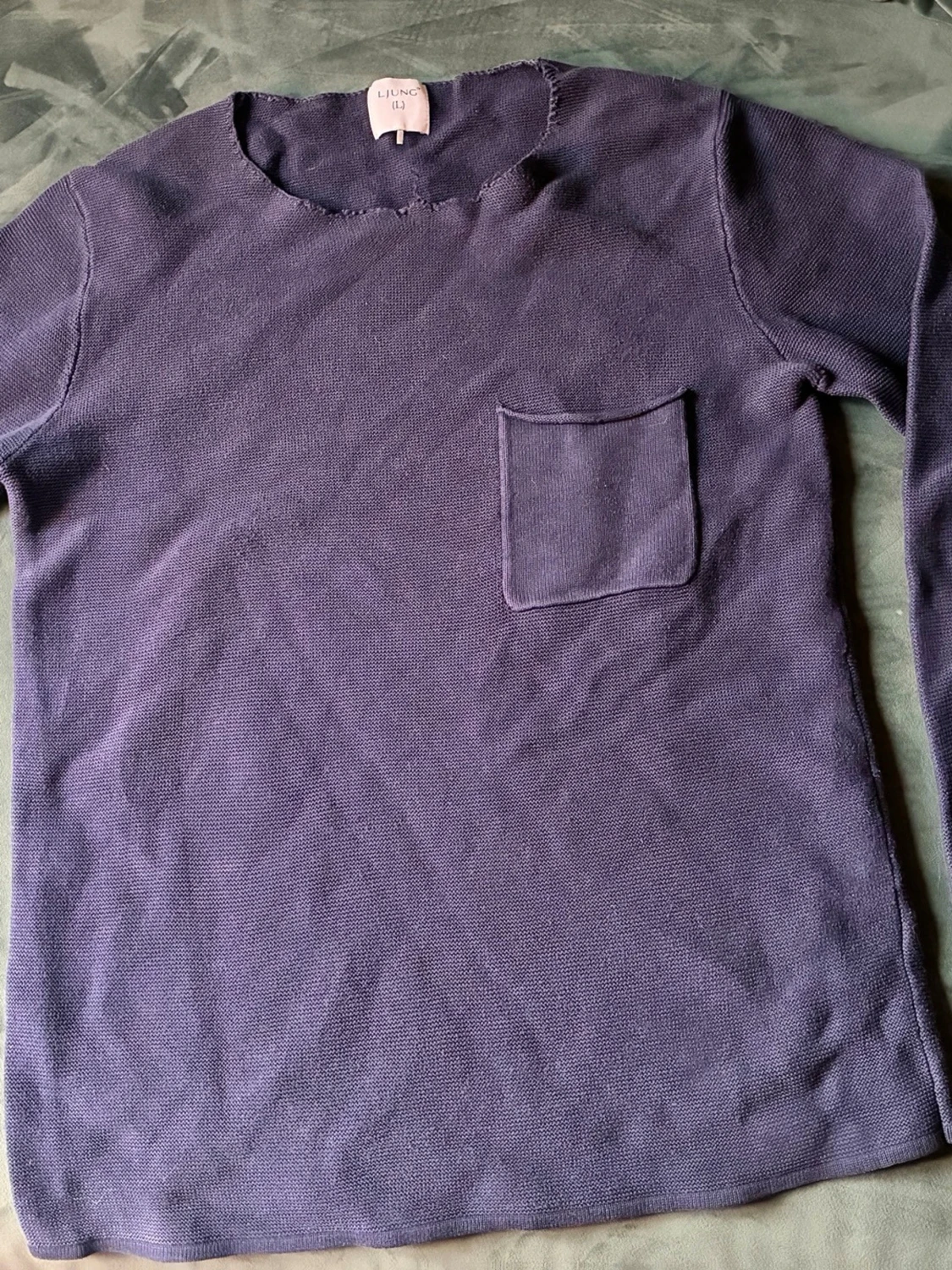 Mörkblå finstickad tröja från Ljung