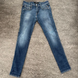 Replay Anbass - Replay anbass jeans slim fit, 29/32, finns lite slitningar såklart!