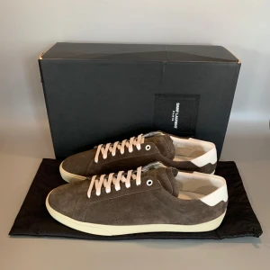 Saint Laurent skor  - Tja, säljer nu dessa Helt nya Saint Laurent skor, box och dustbag tillkommer och de är såklart äkta, först till kvarn!!