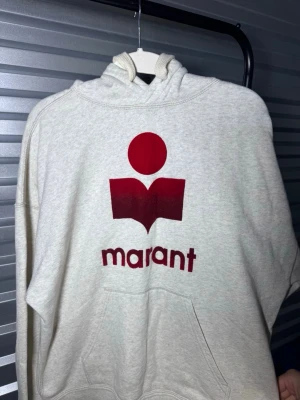 Isabel Marant hoodie - Isabel marant hoodie Storlek: 34. Pris: 2399kr. Skick: 9,5/10 Etc: Priset ej hugget i sten.