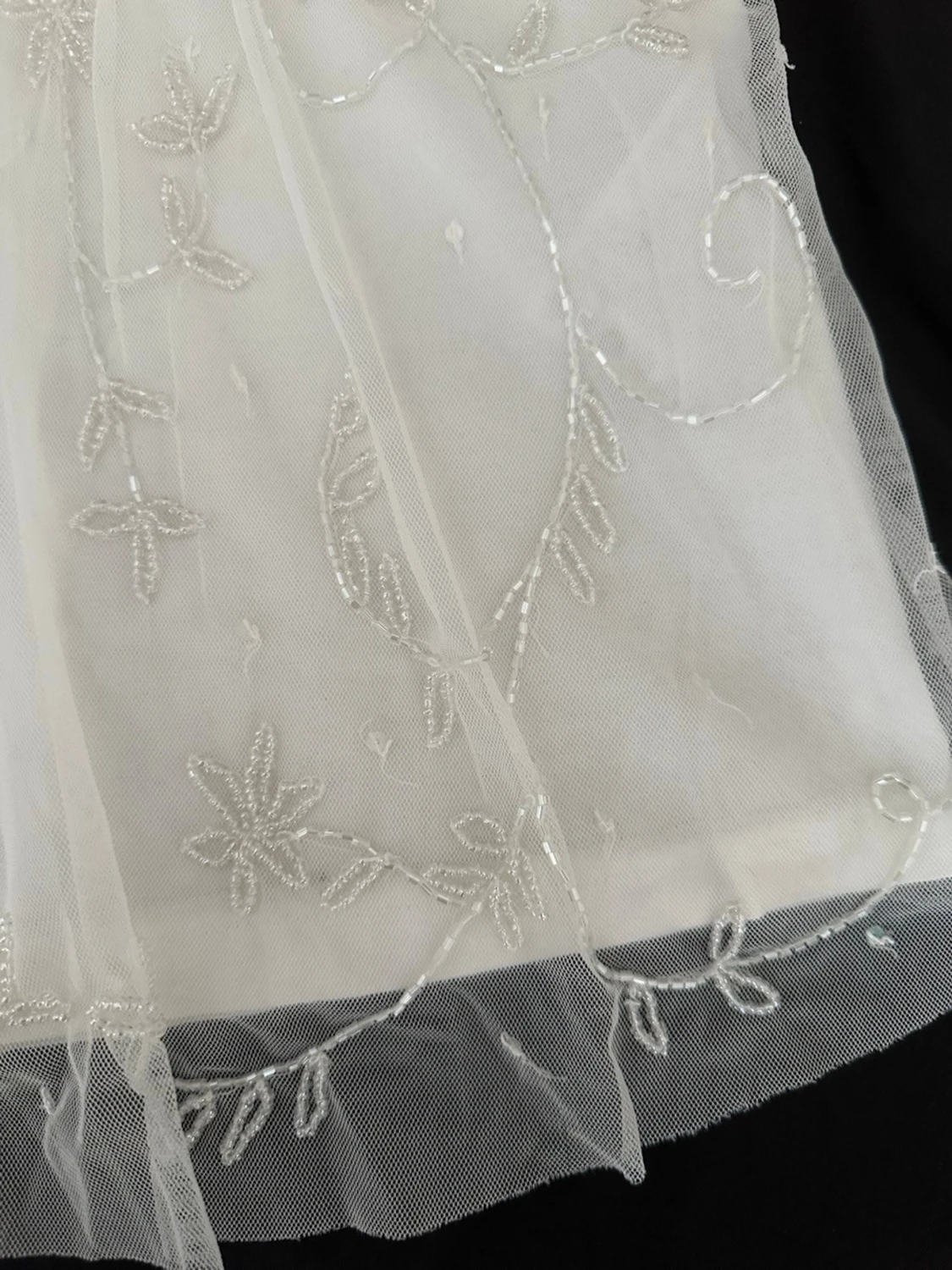 Vit broderad linnetopp med spets - 3