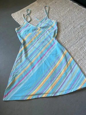 Vintage  - Unik halterneck klänning 💙fläckar förekommer 