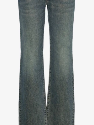 Blå gröna whashed straight low jeans - Säljer ett par blå gröna jeans med klassisk femficksdesign och låg midja och raka ben. Jeansen har en snygg tvättad look och är tillverkade i denim. De går till mina ankar, jag är 176 cm lång