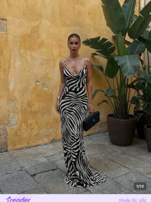 Zebra klänning  - Aldrig använt 