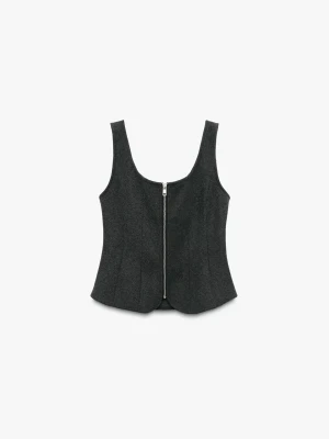 topp zara - säljer denna superfina toppen i typ stickat mjukt material, från zara i storlek S. Har dragkedja hela vägen. Perfekt till fest o utgång 🩶