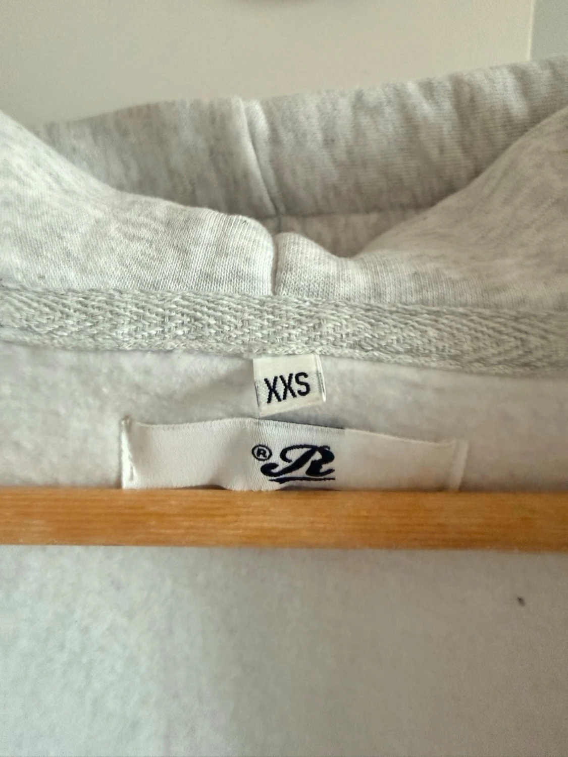 Ljusgrå zip hoodie från Russemerch - 2