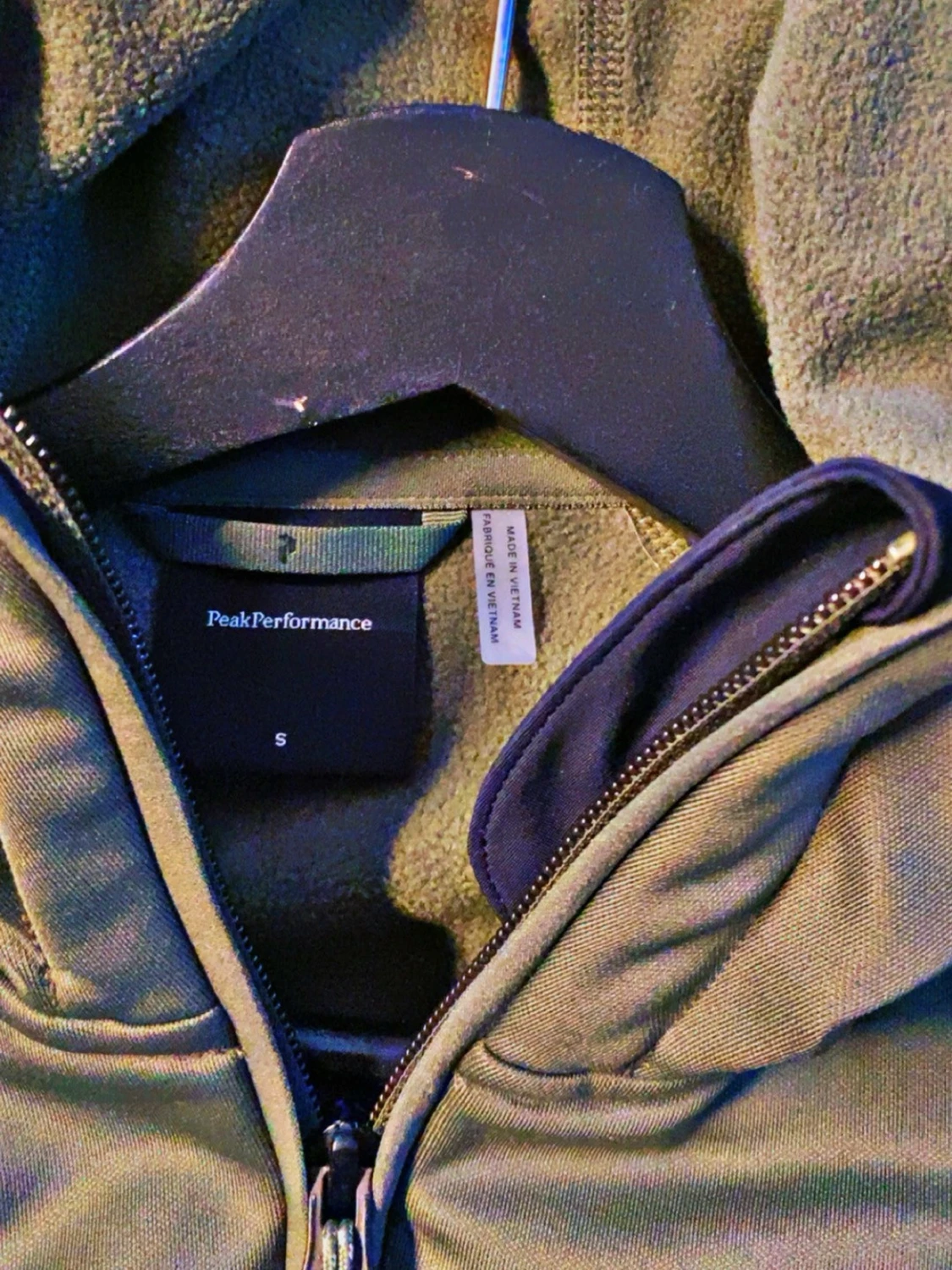 Olivgrön hoodie från Peak Performance - 2