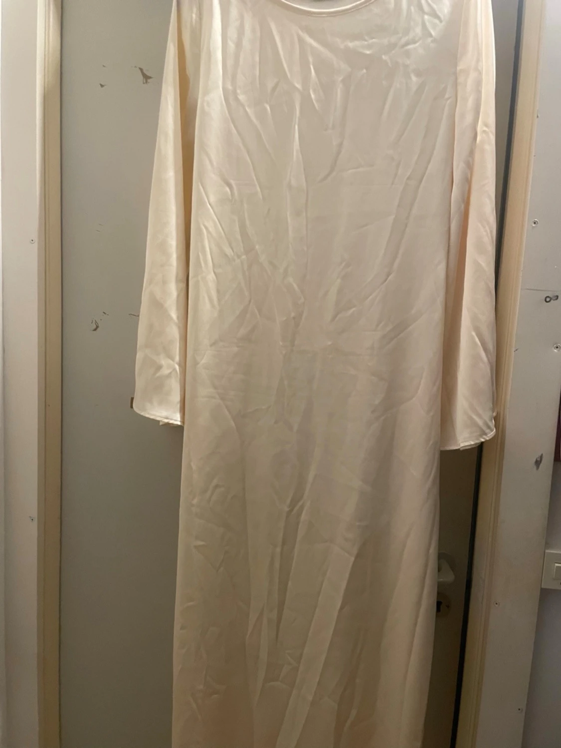 Bal ljus klänning i satin - 1