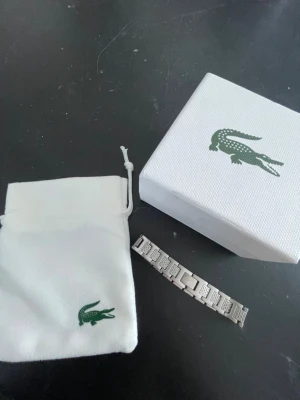 Lacoste armband - Lacoste armband nypris över 1000 man få boxen och allt på bilden till. Nästan helt nytt