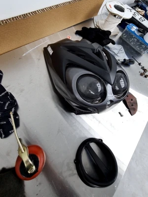 Flugkåpa yamaha slider - Säljer flugkåpa till slider i jättebra skick inga skador alla kåpfästen är hela och lampan funkar.j.