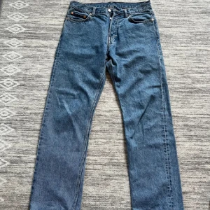 Space relaxed straight jeans weekday - Space relaxed straight jeans . W30 L32 . Knappt använda är 177cm lång passar riktigt bra .