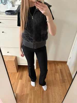 Päls väst - Jättefin pälsväst som passar till allt!