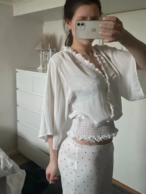 Volang blus - Använd litegrann men bra skick💕💕 Kontakta mig för fler bilder🤗🤗passar S/M