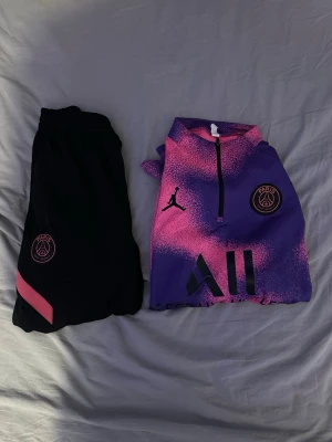 PSG Tracksuit Rosa/Lila - Bra bekvämts träningskläder, mycket bra skick, Pris kan diskuteras!