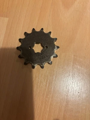 Fram drev 13 tand - Jag säljer mitt fram drev 13 tand passar alla mopeder Pris går verkligen att snacka om!👍