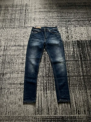 Dondup Jeans  - |Dondup Jeans| | Storlek: W31  | Skick: 9/10| Medföljer: inget| Frågor eller funderingar tveka inte på att höra av dig!