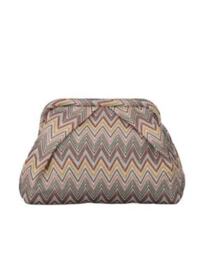 Clutch - Skulle vilja byta min clutch från becksödergard till någon annan färg då jag tröttnat en aning på denna. Ifall någon har någon annan färg får ni jättegärna höra av er och skicka bilder!❣️Går att möta upp i stockholm, gärna i södermalms-området! Om någon verkligen vill köpa så kan vi diskutera priset, har nämligen ingen annan väska just nu😅