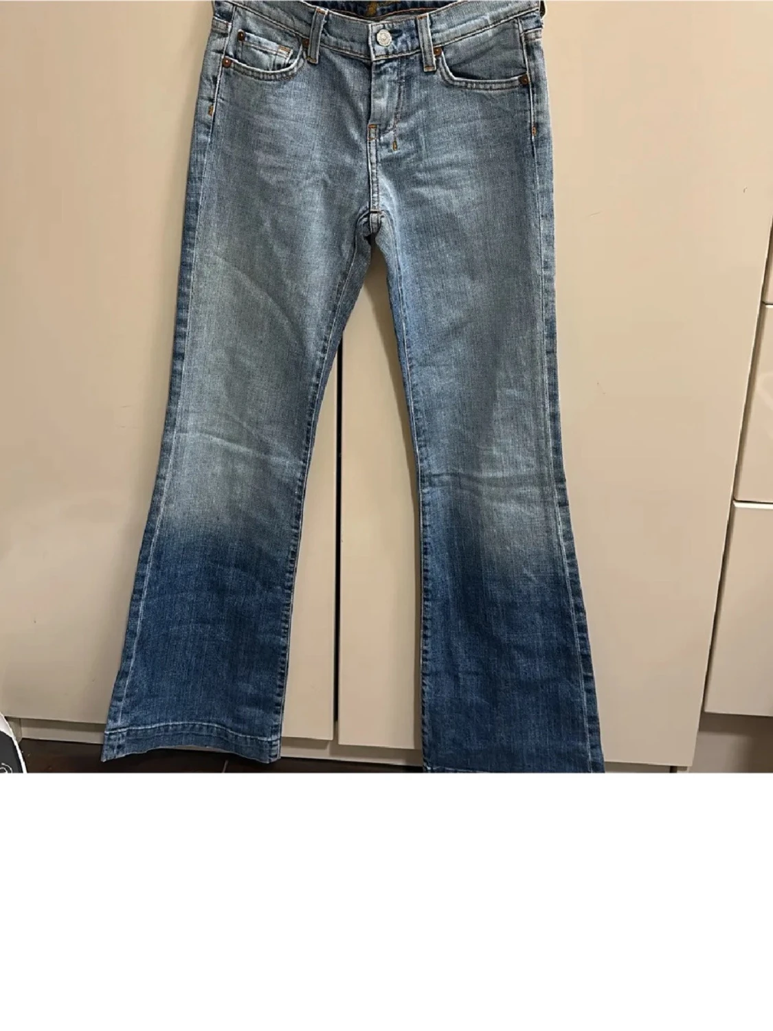 Blå bootcut jeans från 7 For All Mankind