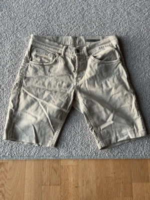 Dondup shorts  - Dondup shorts i bra skick, riktigt snygga till sommaren.