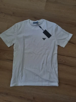Vit t-shirt  - Snygg vit t-shirt 