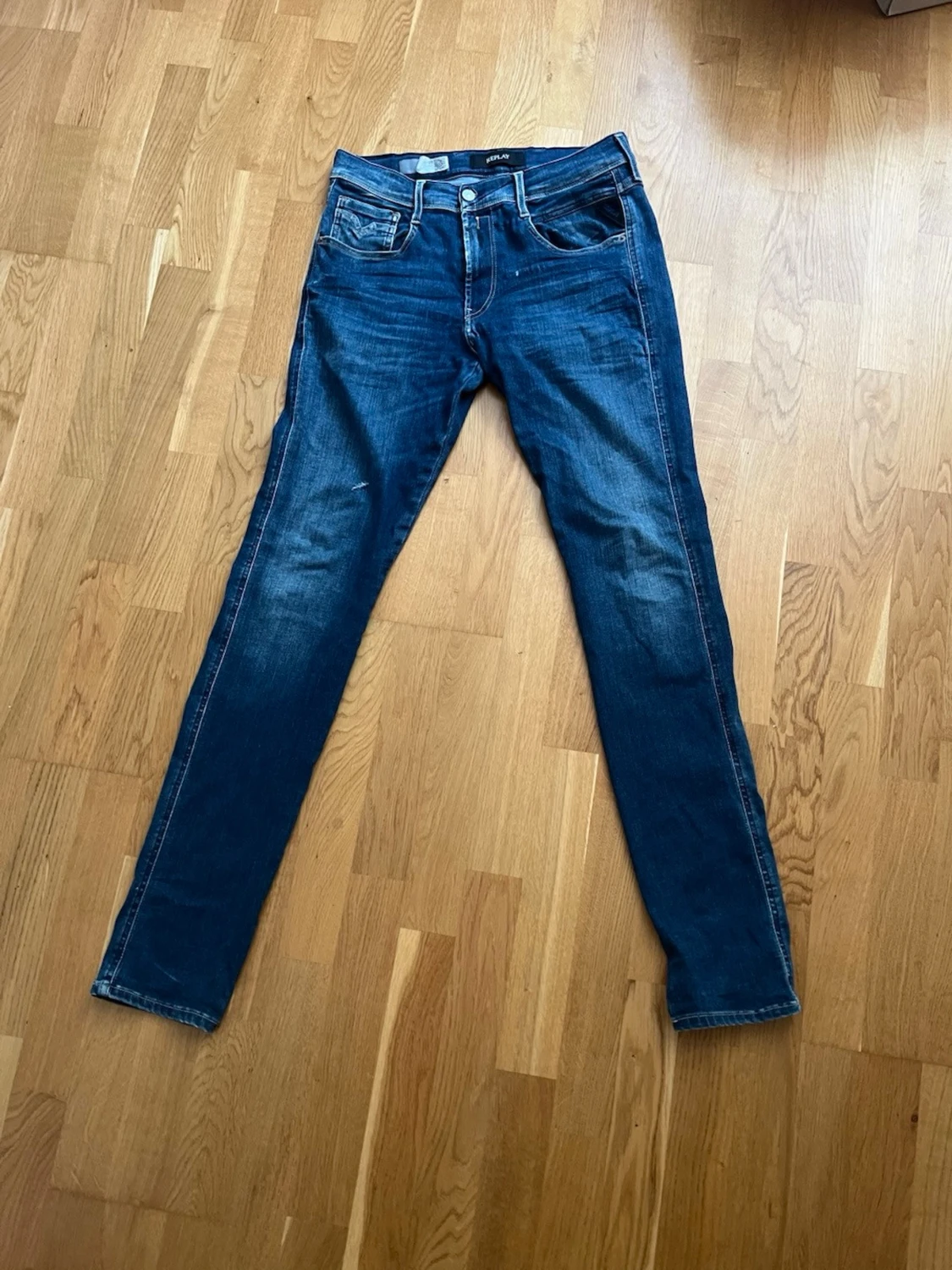 Mörkblå skinny jeans från Replay