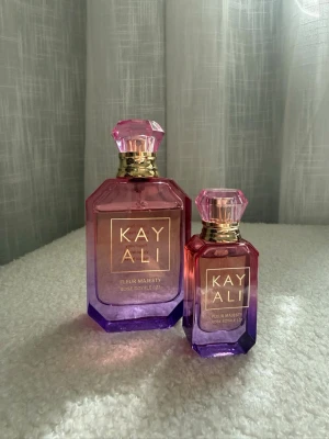 Kayali Fleur Majesty parfym - Två flaskor Kayali Fleur en i 50ml och en i 10ml 