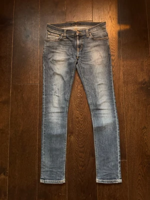 Nudie jeans - Hej säljer nu dessa snygga Nudie jeansen som är i storlek 27/32 och är i nytt skick. Kom dm för frågor osv 😇
