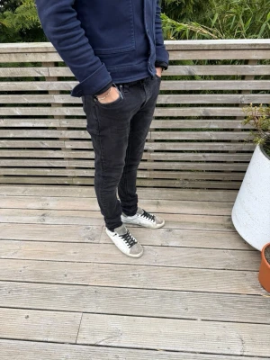 Nudie jeans - Nudie jeans - Modell: skinny lin - Storlek: W27/L30 - skick: 9/10 - Nypris runt 2000kr