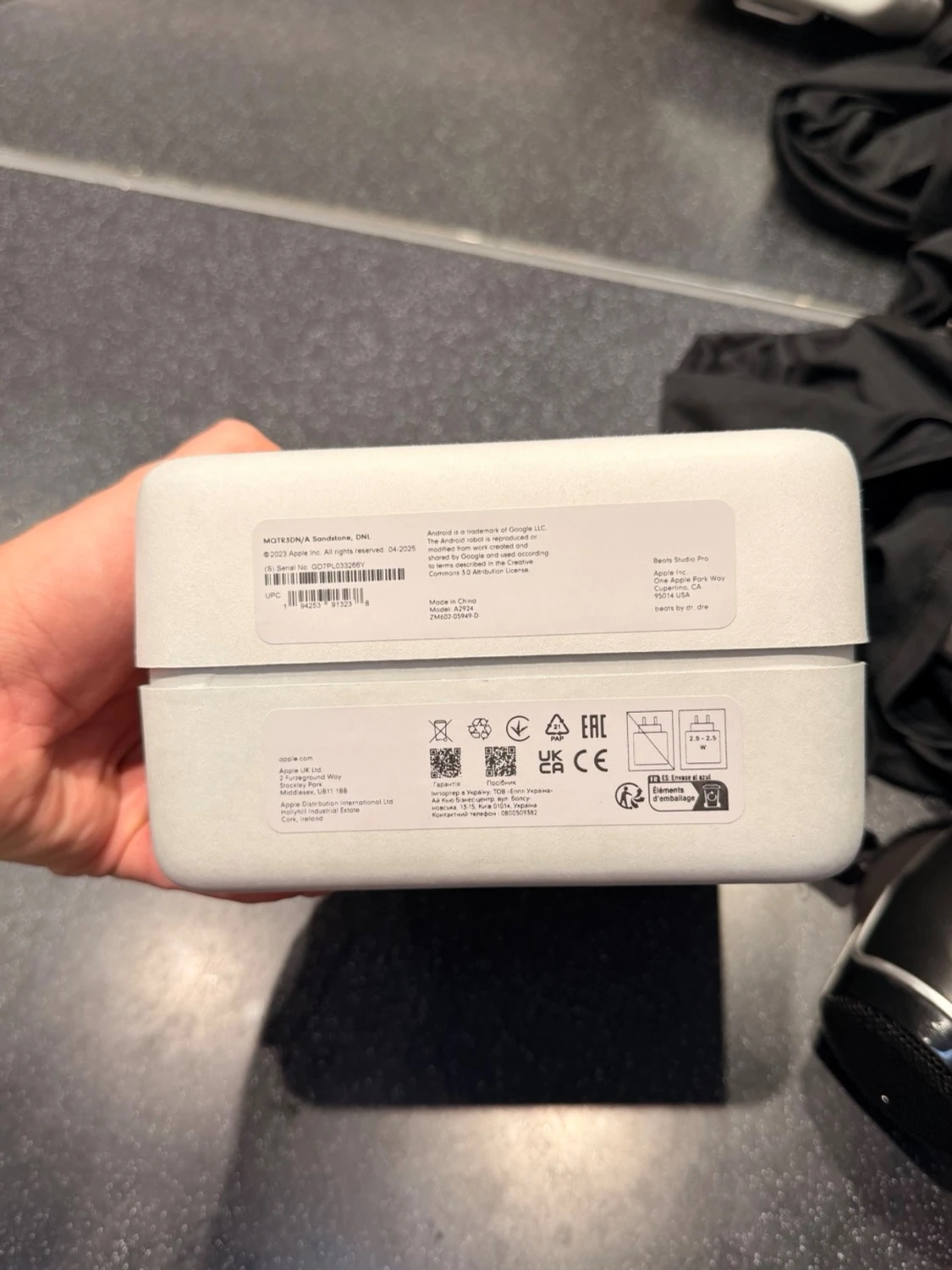 Beats Studio3 trådlösa hörlurar beige - 1