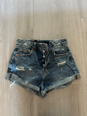 Jeansshorts - Helt nya jeansshorts med lapparna kvar 🩵 superfina men tyvärr lite för tajta! 