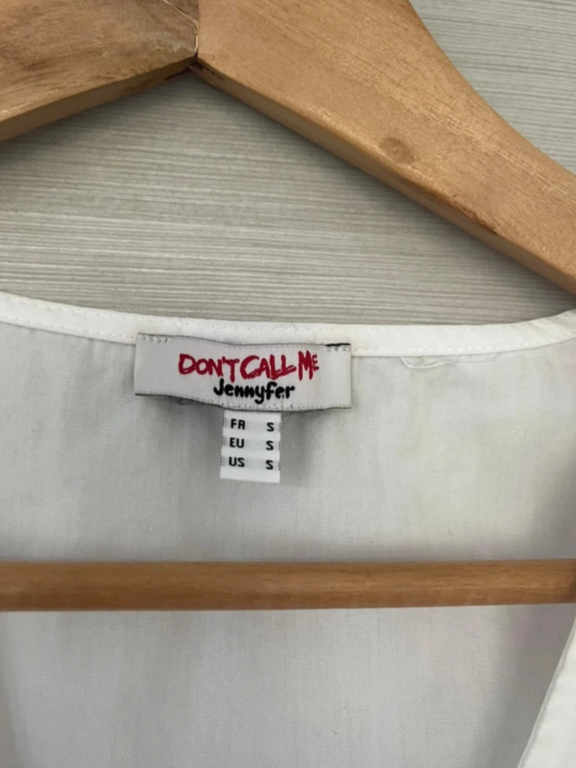 Vit kort blus med puffärm - 2